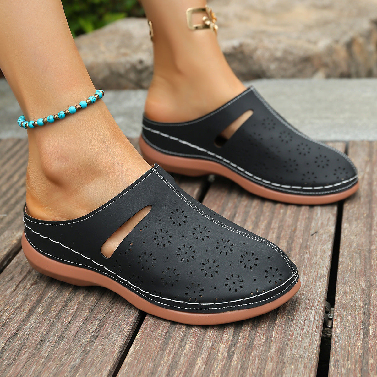 Hollow-out Vintage Thick-soled Slippers