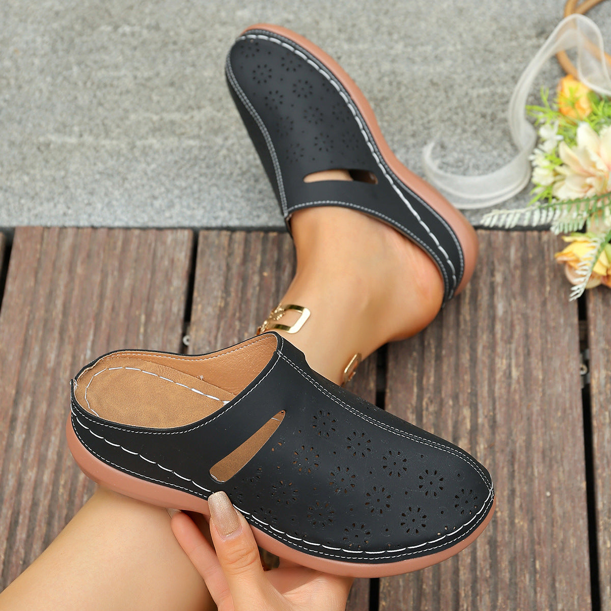 Hollow-out Vintage Thick-soled Slippers
