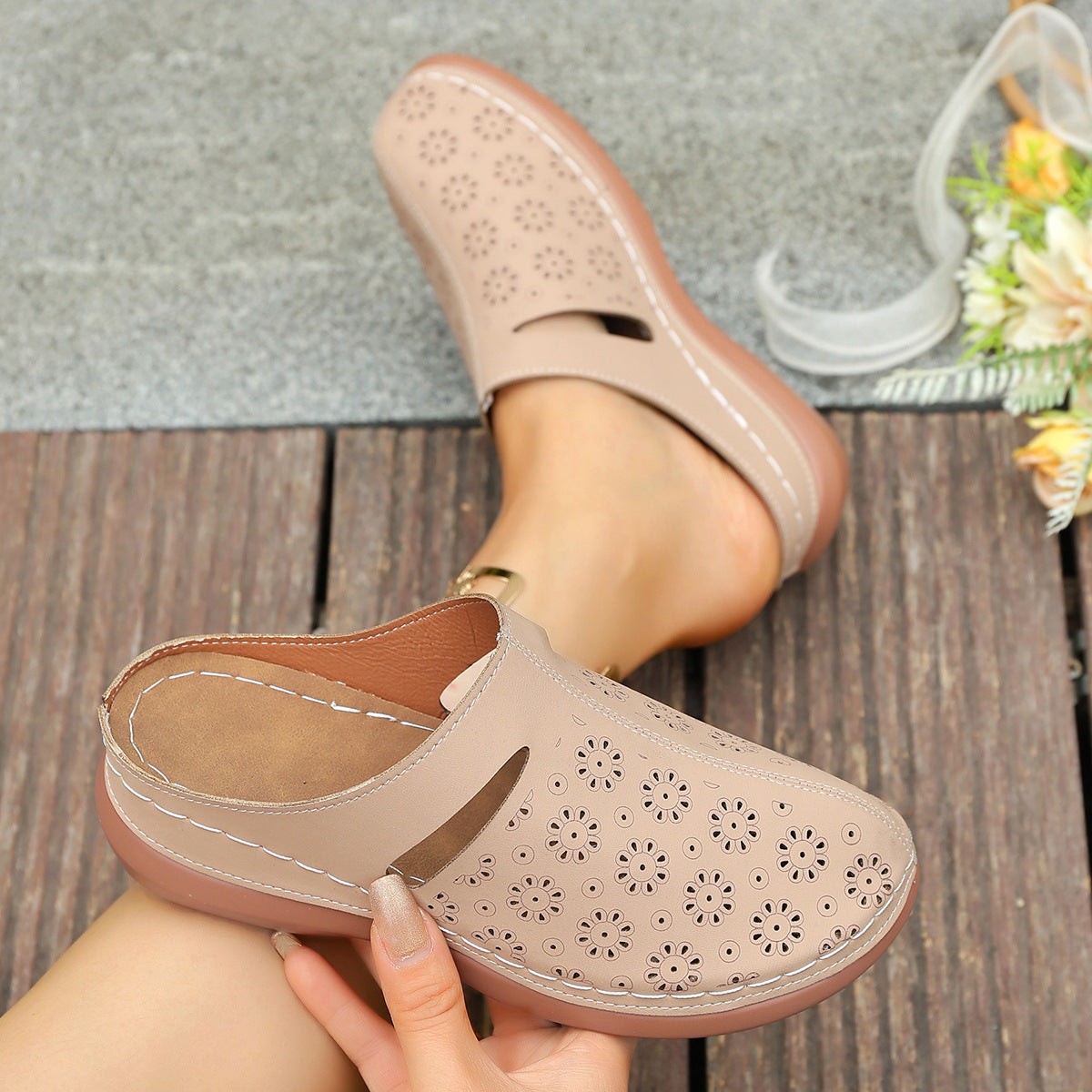 Hollow-out Vintage Thick-soled Slippers