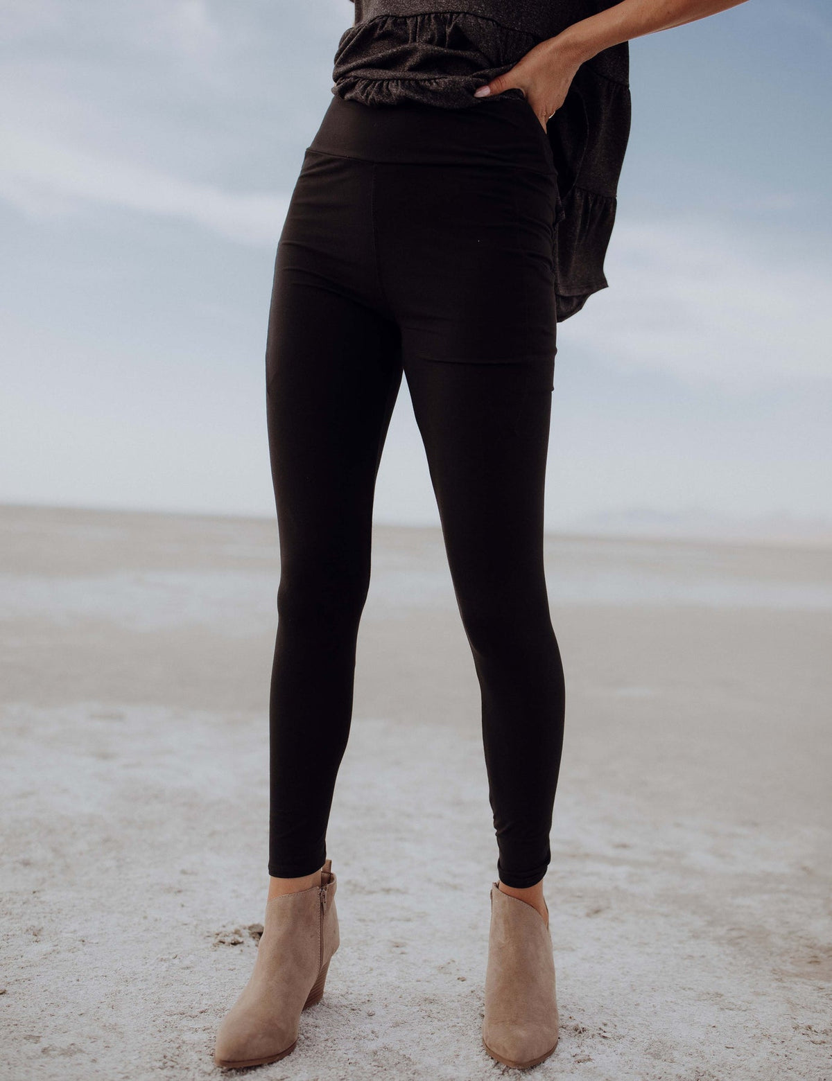DV Black Pocket Leggings