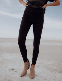 DV Black Pocket Leggings